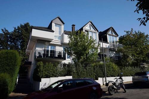 AU Gebäude linke seite _DSC0424.jpg - Lerchesberg – moderne und große 6 Zimmer Maisonette Wohnung für die ganze Familie!