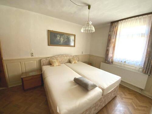 Großzügiges Schlafzimmer - 