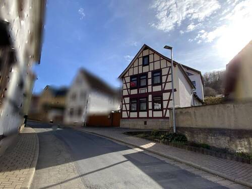 Straßenansicht - 6 Zimmer Einfamilienhaus in Hildebrandshausen