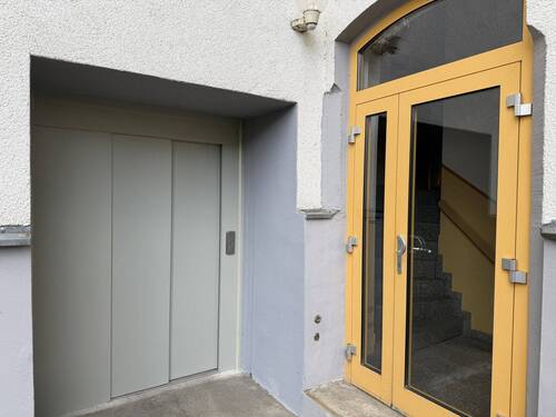 Aufzug von außen - 1 Zimmer Etagenwohnung in Zwickau