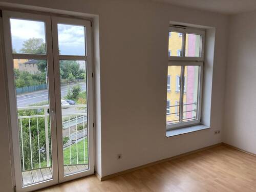 Wohnzimmer mit Zugang Balkon - 