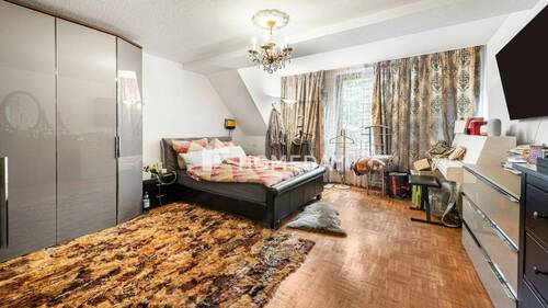 1. OG Elternschlafzimmer 1 - 