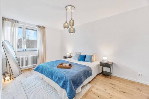 Schlafzimmer - PROVISIONSFREI und sofort einziehen - Hochwertig renovierte 3,5-Zi Wohnung mit Balkon