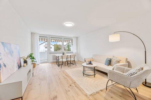 Wohnzimmer - 3 Zimmer Etagenwohnung zum Kaufen in Leonberg