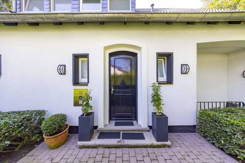 Hauseingang - Einfamilienhaus mit 210,00 m&sup2; in Meerbusch zum Kaufen