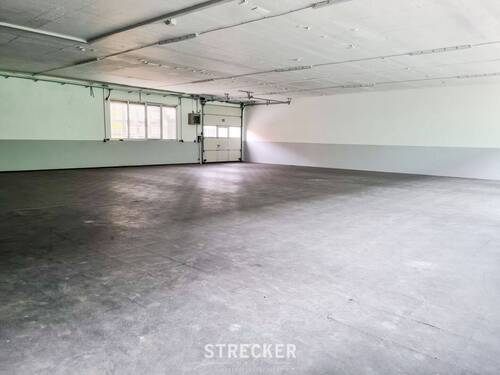 Blick auf die Andienung - Halle in Eppingen zur Miete