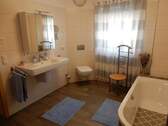 Bad mit Wanne - 