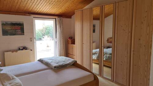 Schlafzimmer EG mit Terrassenzugang - 