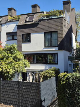 Rückseite des Hauses - Wunderschöne Splitlevel Wohnung mit eigenem Eingang