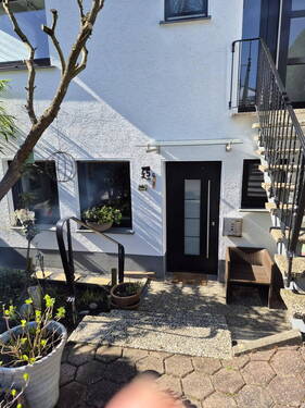 Hauseingang - 5 Zimmer Etagenwohnung zum Kaufen in Essen