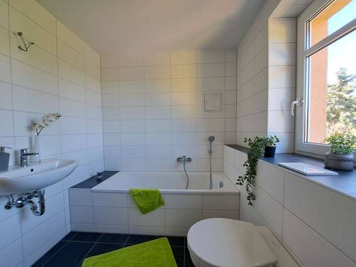 Bad - Aufgepasst - neu sanierte, niedliche 3-Zimmer-Dachgeschosswohnung im oberen Ortsteil von Jahnsdorf - verfügbar