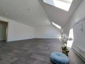 Wohnzimmer mit Blick zur offenen Küche - 3 Zimmer Etagenwohnung in Jahnsdorf/Erzgeb.