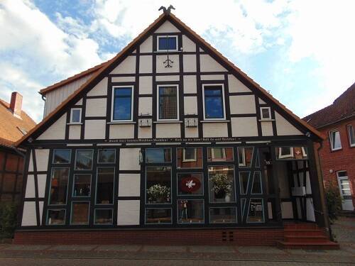 hausansicht Strassenseite.jpg - 