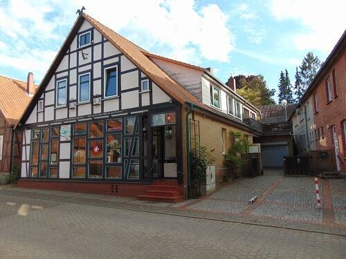 Hausansicht mit Garage.jpg - 