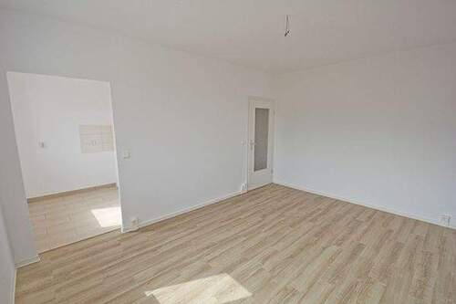 Wohnzimmer - 2 Zimmer Etagenwohnung in Halle (Saale)