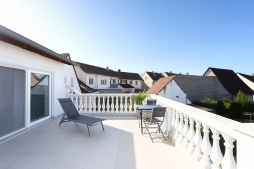 Dachterrasse (KI-generiert) - 8 Zimmer Mehrfamilienhaus, Wohnhaus zum Kaufen in Dielheim