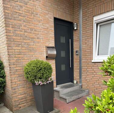 Separater Wohnungseingang - 4 Zimmer Etagenwohnung zum Kaufen in Oerlinghausen