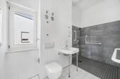 Bad mit Dusche - 