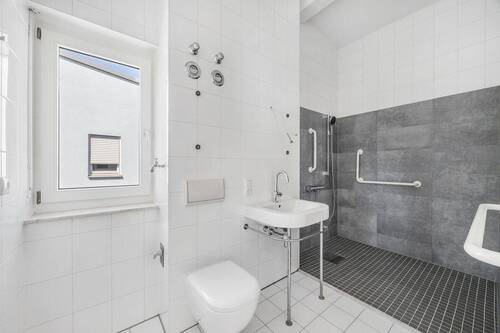 Bad mit Dusche - 