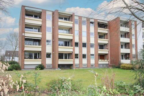 Hausansicht - Sofort einziehen: Modernisierte 2- Zimmer Wohnung mit Loggia und Stellplatz