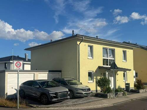 Seitenansicht - 4 Zimmer Einfamilienhaus in Niederkassel
