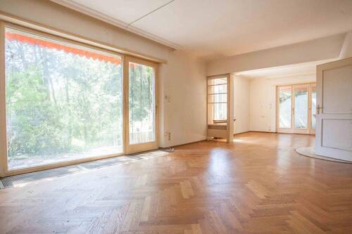 Wohnbereich udn Essbereich - 5 Zimmer Doppelhaushälfte zum Kaufen in Erlangen