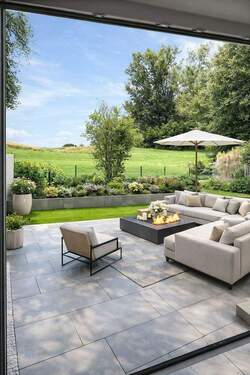 Eleganter Outdoor-Bereich mit Gartenblick.jpg - Raum, Ruhe, Geborgenheit–Ihre Doppelhaushälfte mit großzügigem Garten