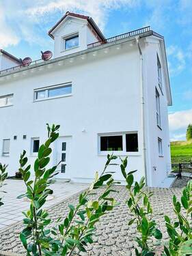 2 Ansicht Eingang.jpg - Doppelhaushälfte mit 163,00 m&sup2; in Dießen am Ammersee zum Kaufen