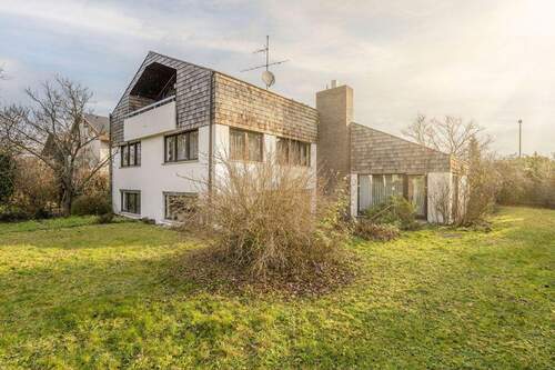 Bild 1 - Einfamilienhaus mit Pool, Einliegerwohnung und weitläufigen Grundstück