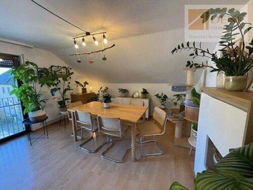 großzügiger Essbereich - 3 Zimmer Etagenwohnung in Kitzingen / Etwashausen