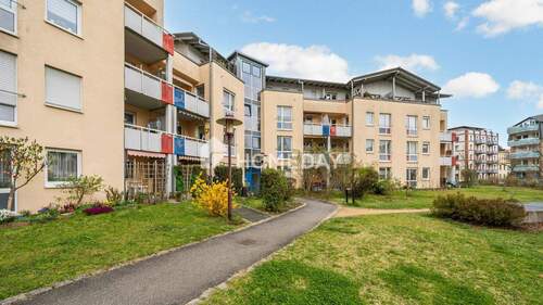 Außenansicht 2 - Gepflegte EG-Wohnung mit 3 Zimmern, Gartenanteil, Terrasse und TG-Stellplatz in Freital