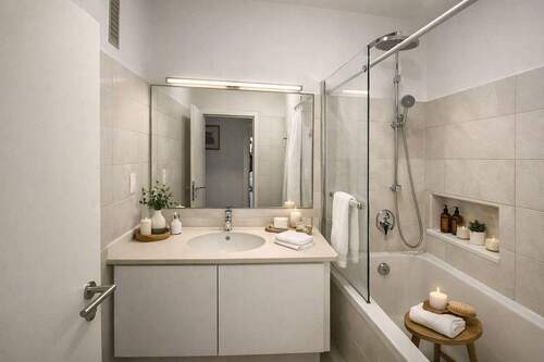 Badezimmer illustriert - Etagenwohnung mit 91,00 m&sup2; in München zum Kaufen