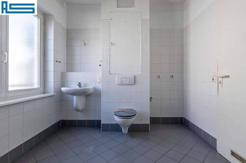 Blick auf Gastherme und Waschmaschinenanschluss - 