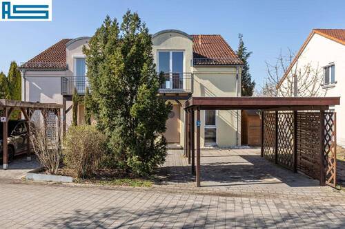 Frontansicht mit Carport - 4 Zimmer Doppelhaushälfte zum Kaufen in Hönow-Hoppegarten