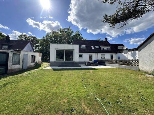 Rückansicht - Zeitlos Modern in Buchenbühl - Ihr neues Zuhause in einer Doppelhaushälfte