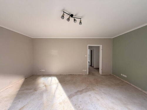 Wohnzimmer ostwärts - Etagenwohnung mit 56,70 m&sup2; in Frankfurt am Main zum Kaufen