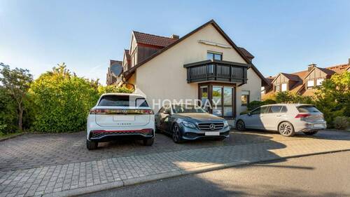 Außenansicht 2 - 2-Zimmer-Dachgeschosswohnung mit Balkon & Tageslichtbad