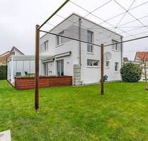 Stilvolles Einfamilienhaus mit Garage, Carport und hochwertiger Ausstattung in Balingen-Engstlatt