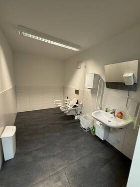 Behinderten-WC.JPG - 