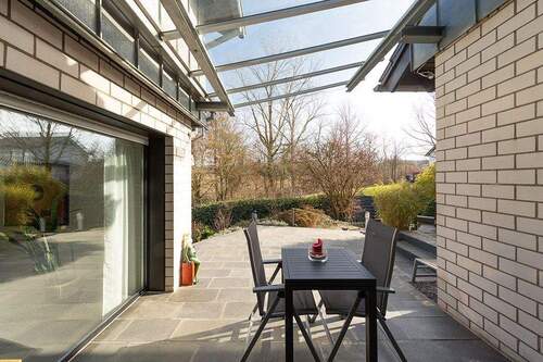 Glasüberdachung mit Sitzplatz - 