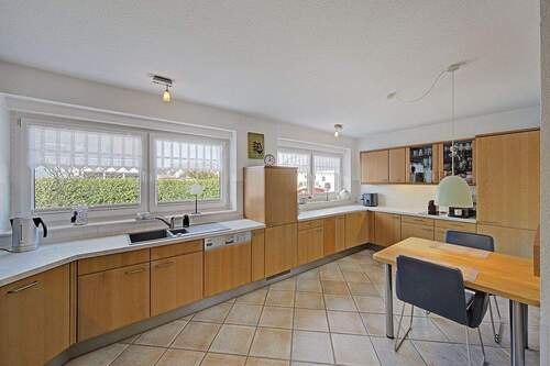 Küche mit Frühstücksplatz - 