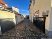 Hausansicht mit Hof - 6 Zimmer Bauernhaus, Landhaus zum Kaufen in Duchroth
