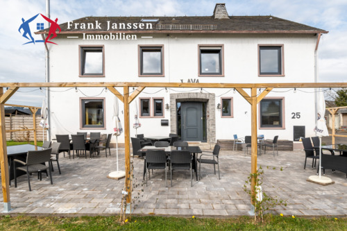 18300 Ansicht - Neuer Preis! Freistehendes Wohnhaus in Manderscheid - ehemalige Gaststätte - mit Biergarten