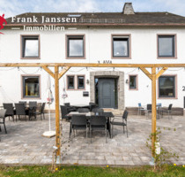Neuer Preis! Freistehendes Wohnhaus in Manderscheid - ehemalige Gaststätte - mit Biergarten