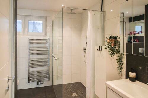 Badezimmer-Wohnung UG - 