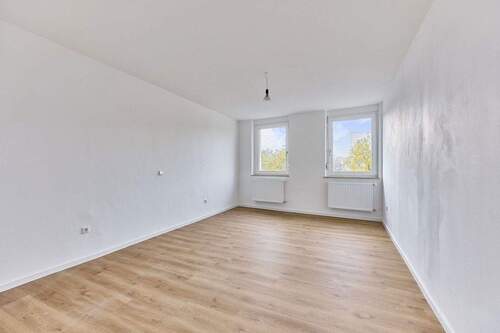 Schlafzimmer - Kernsaniert - helle 2-Zi.-Whg. in Süd-West mit sep. Küche und Fensterbad
