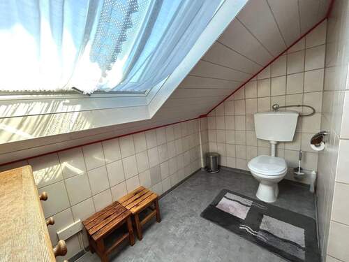 Vorderhaus - Badezimmer im Dachgeschoss - 