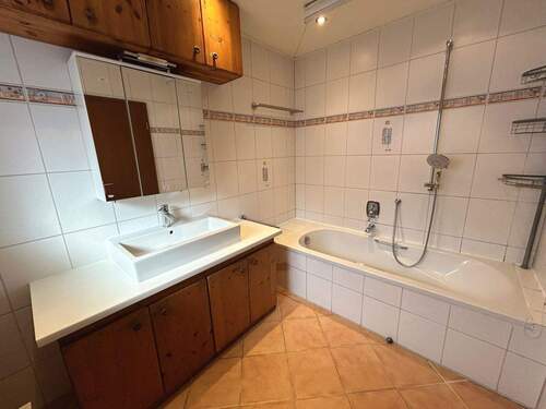 Hinterhaus - Wohnung 02 - Badezimmer - 