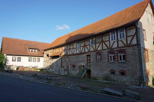 Hausansicht - 6 Zimmer Einfamilienhaus zum Kaufen in Knüllwald