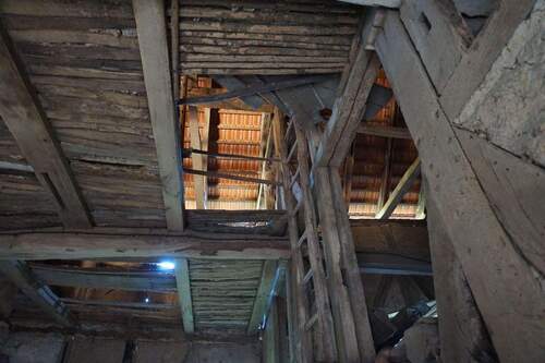 Blick in der Scheune zum Dachboden - 6 Zimmer Einfamilienhaus in Knüllwald